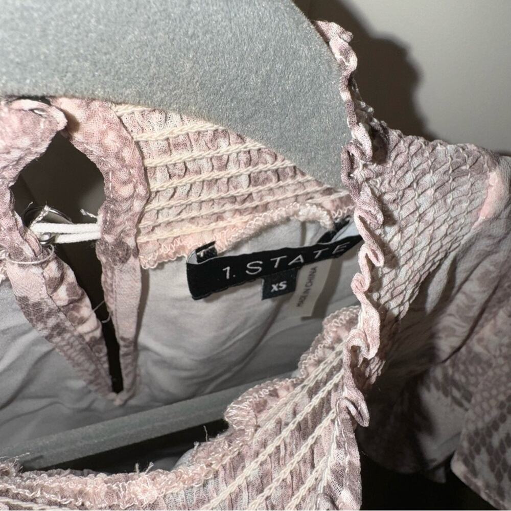 1.STATE Keyhole Flutter Sleeve Smocked Neck Silky Snake Ballet Dust Pink… - Picture 5 of 7
